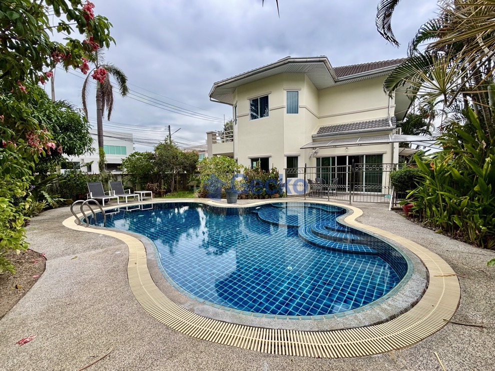 3 Bedrooms House in The Meadows  East Pattaya H012893 (Cover Photo)