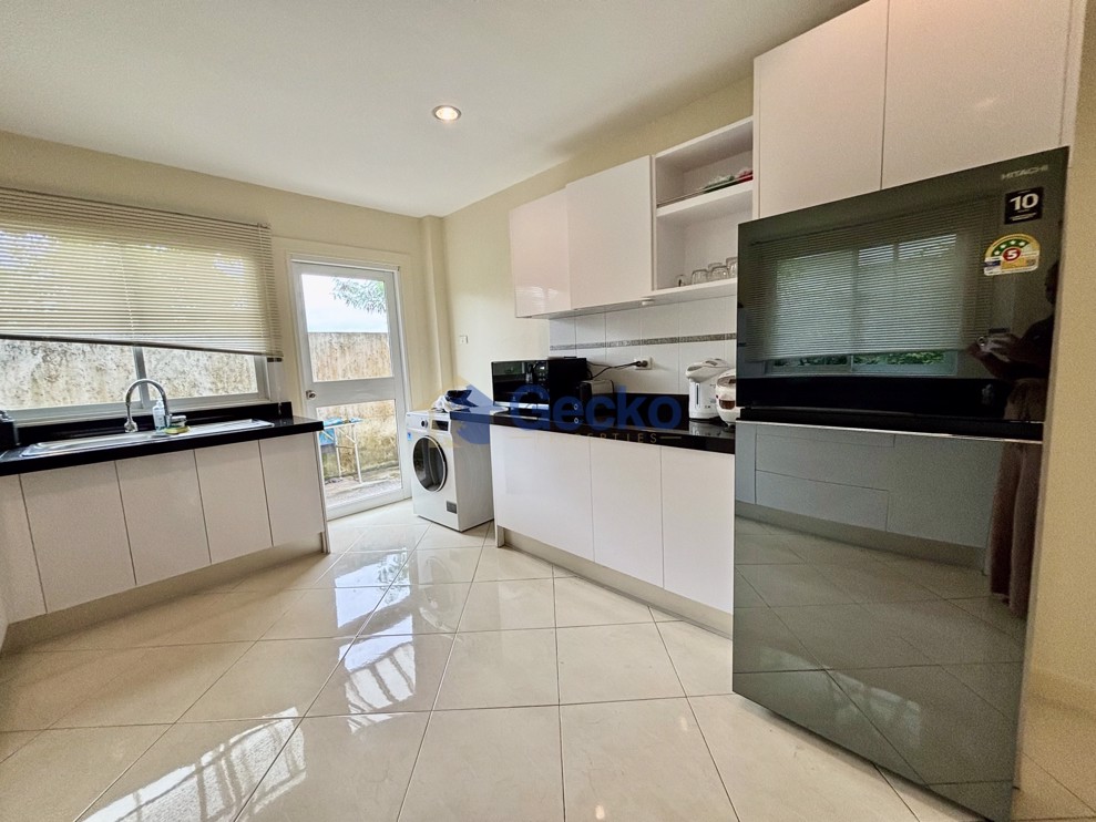 3 Bedrooms House in The Meadows  East Pattaya H012893 (Photo 3)