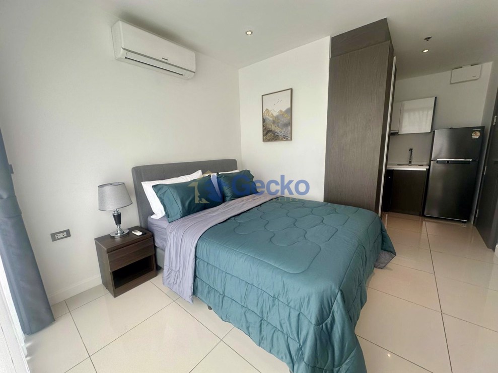 Studio Condo in The Point Pratumnak C012898 (Photo 3)