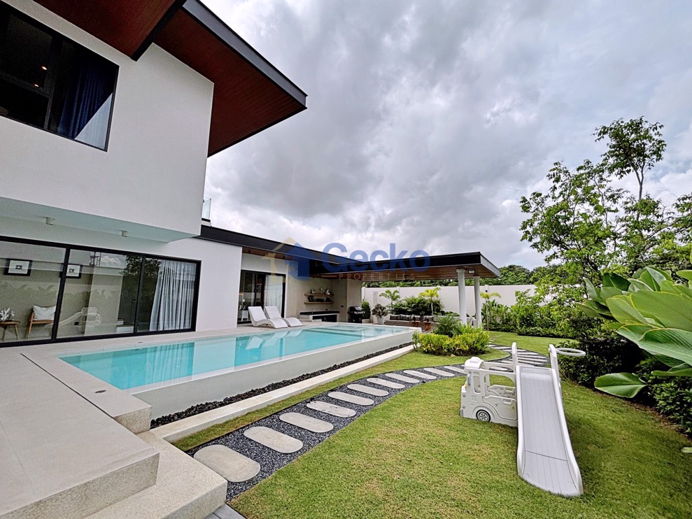 4 Bedrooms House in Prime Habitat Pool Villa  East Pattaya H011098 (Photo 2)