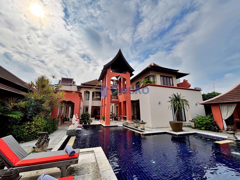 5 ห้องนอน บ้าน in Phutara  พัทยาตะวันออก H012922 (Photo 1)