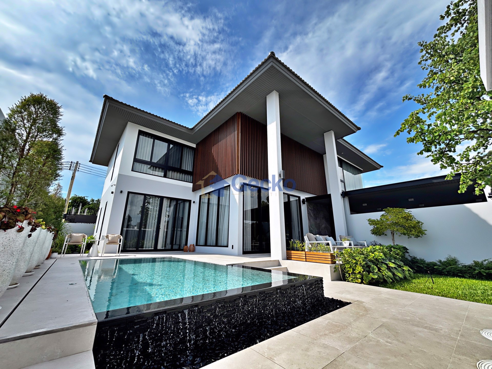 4 ห้องนอน บ้าน in Veera Grand Pattaya  พัทยาตะวันออก H012765