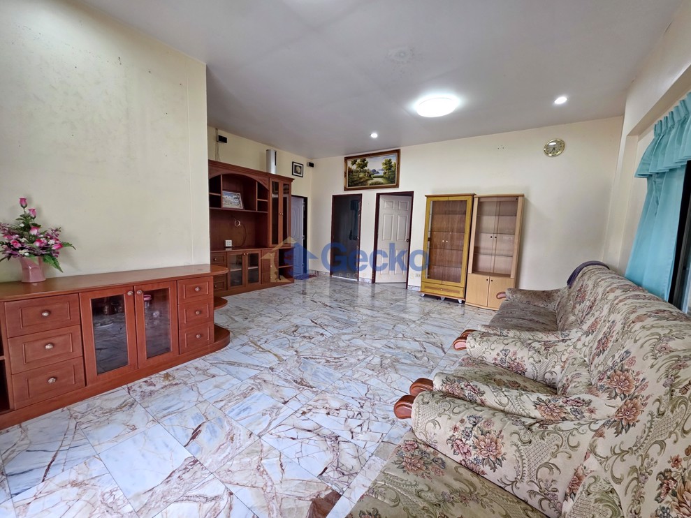3 Bedrooms House in Paradise Hill 2  East Pattaya H012924 (Photo 1)