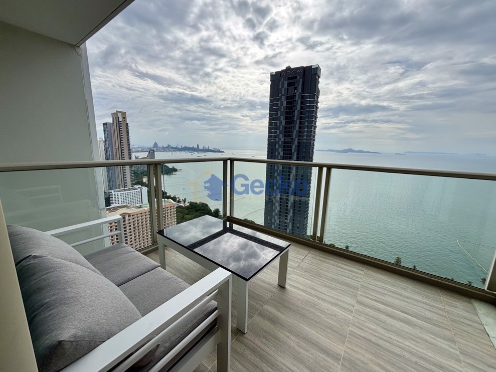 2 Bedrooms Condo in The Riviera Wong Amat Beach Wongamat C012933 (Photo 1)