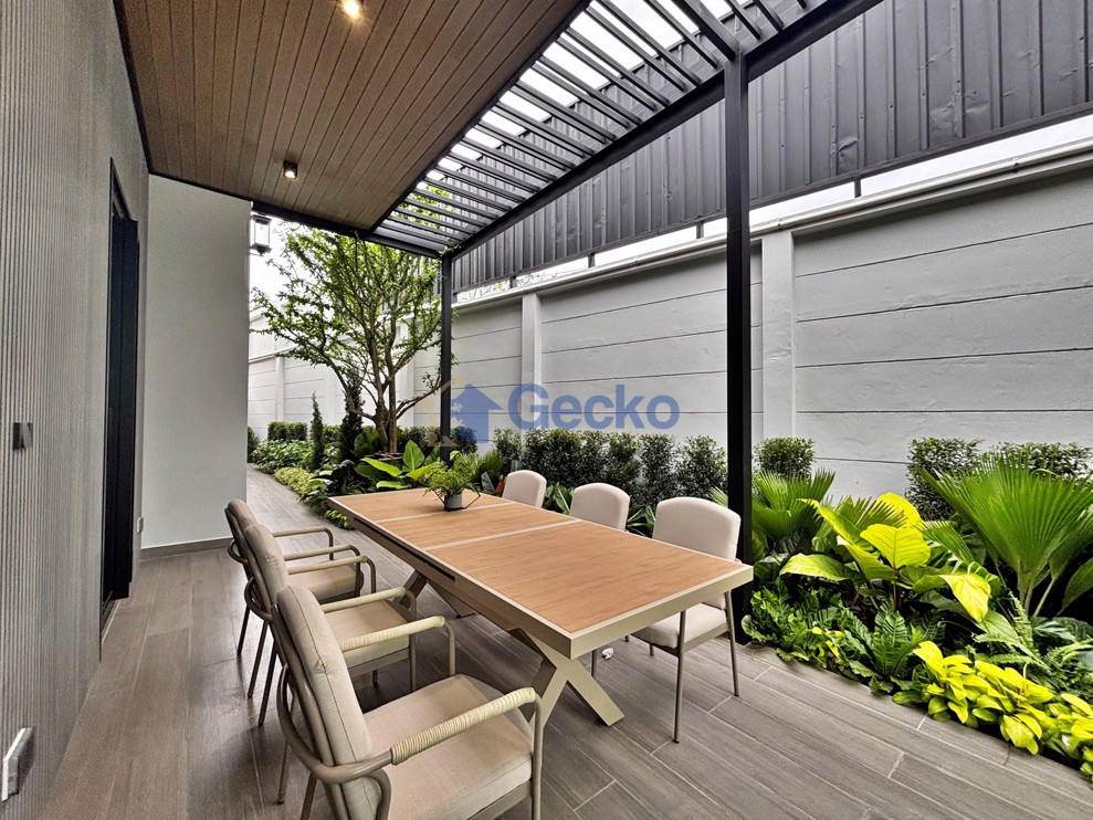 4 Bedrooms House in Villa Trivana Baan Mae 11  East Pattaya H012049 (Photo 3)