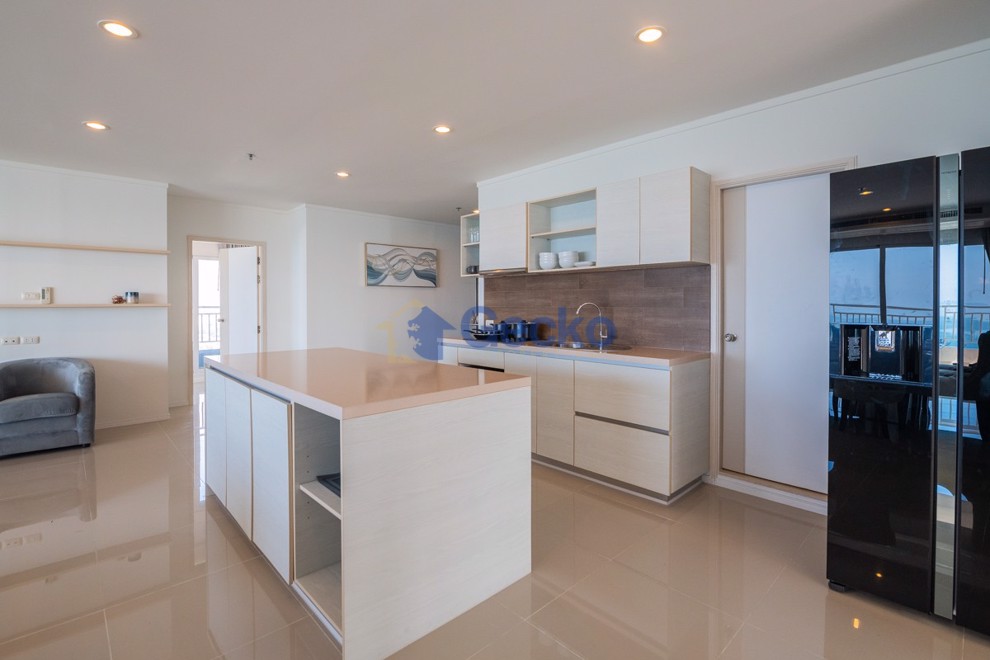 3 Bedrooms Condo in Lumpini Park Beach Jomtien C012967 (Photo 1)