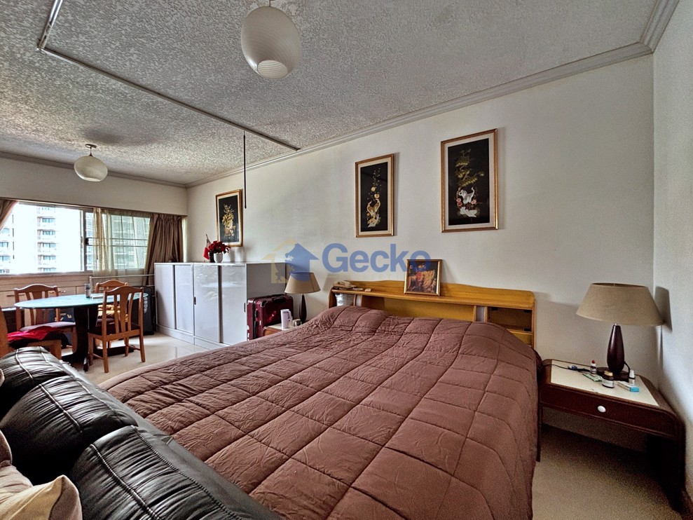 Studio Condo in Markland North Pattaya C012970 (Photo 3)