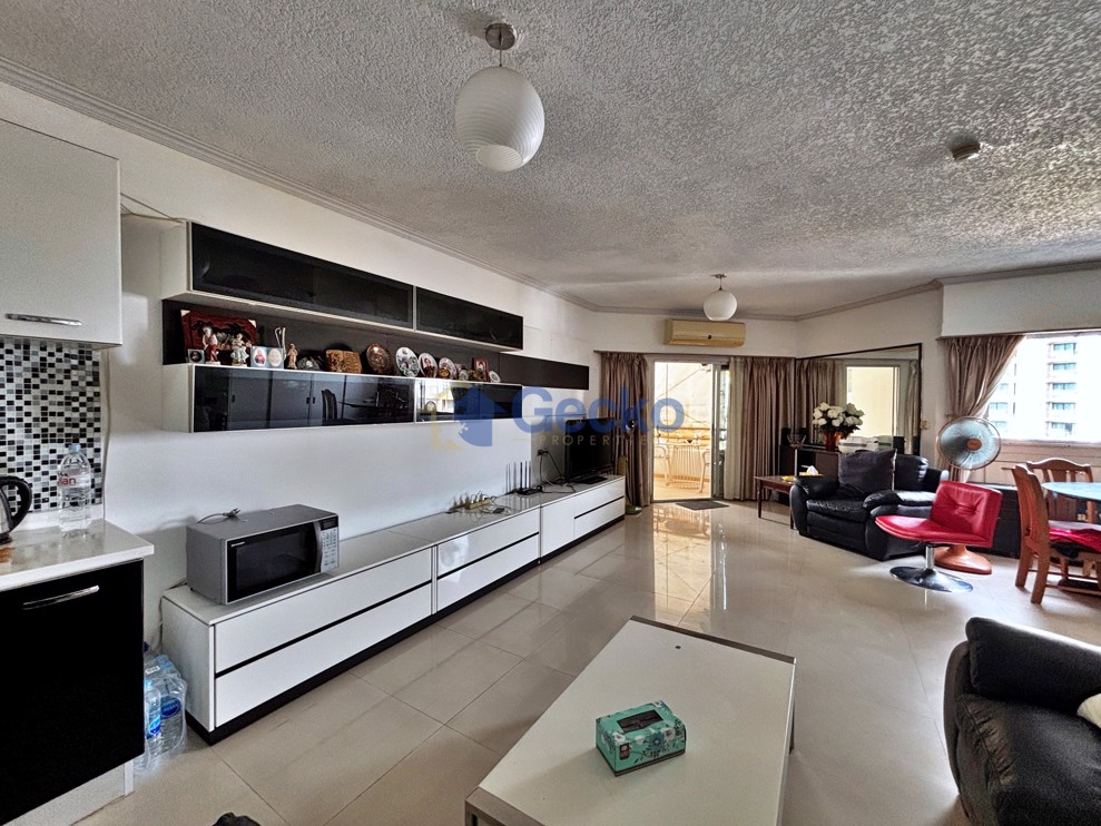 Studio Condo in Markland North Pattaya C012970 (Photo 4)