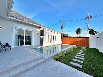 3 Bedrooms House in East Pattaya H012972