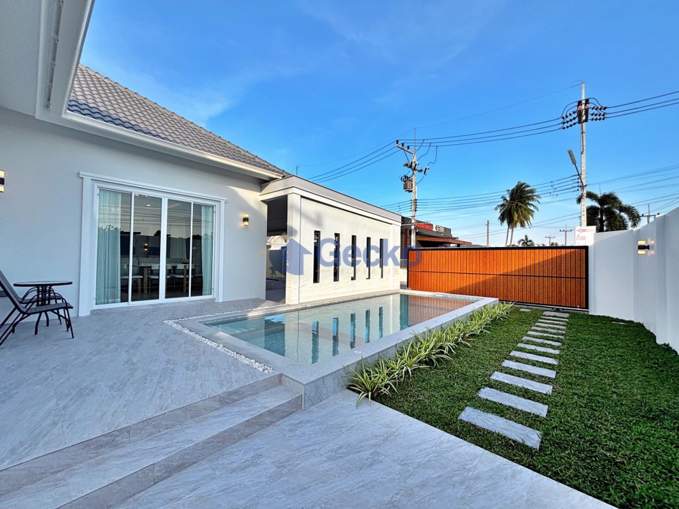 3 Bedrooms House in East Pattaya H012972 (Cover Photo)