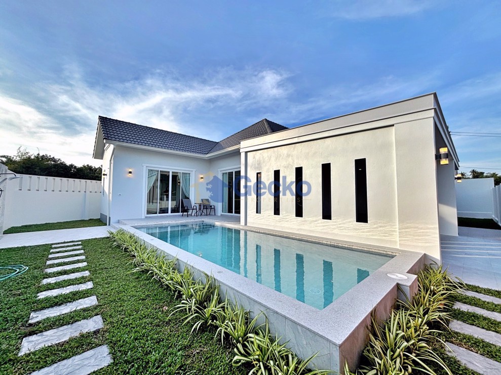 3 Bedrooms House in East Pattaya H012972 (Photo 1)