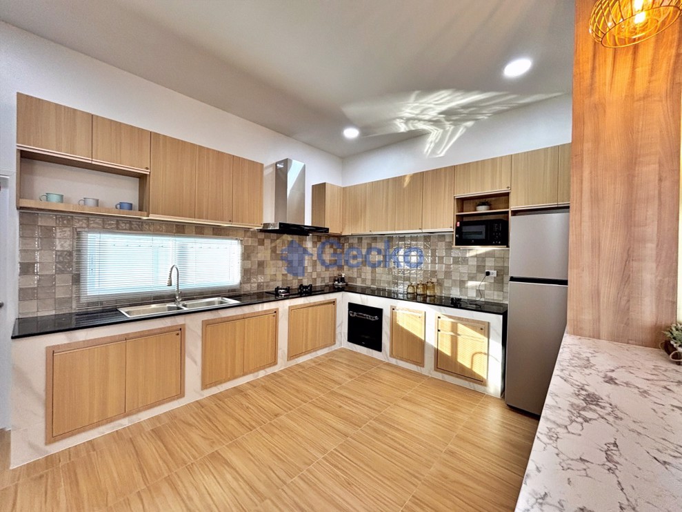 3 Bedrooms House in East Pattaya H012972 (Photo 4)