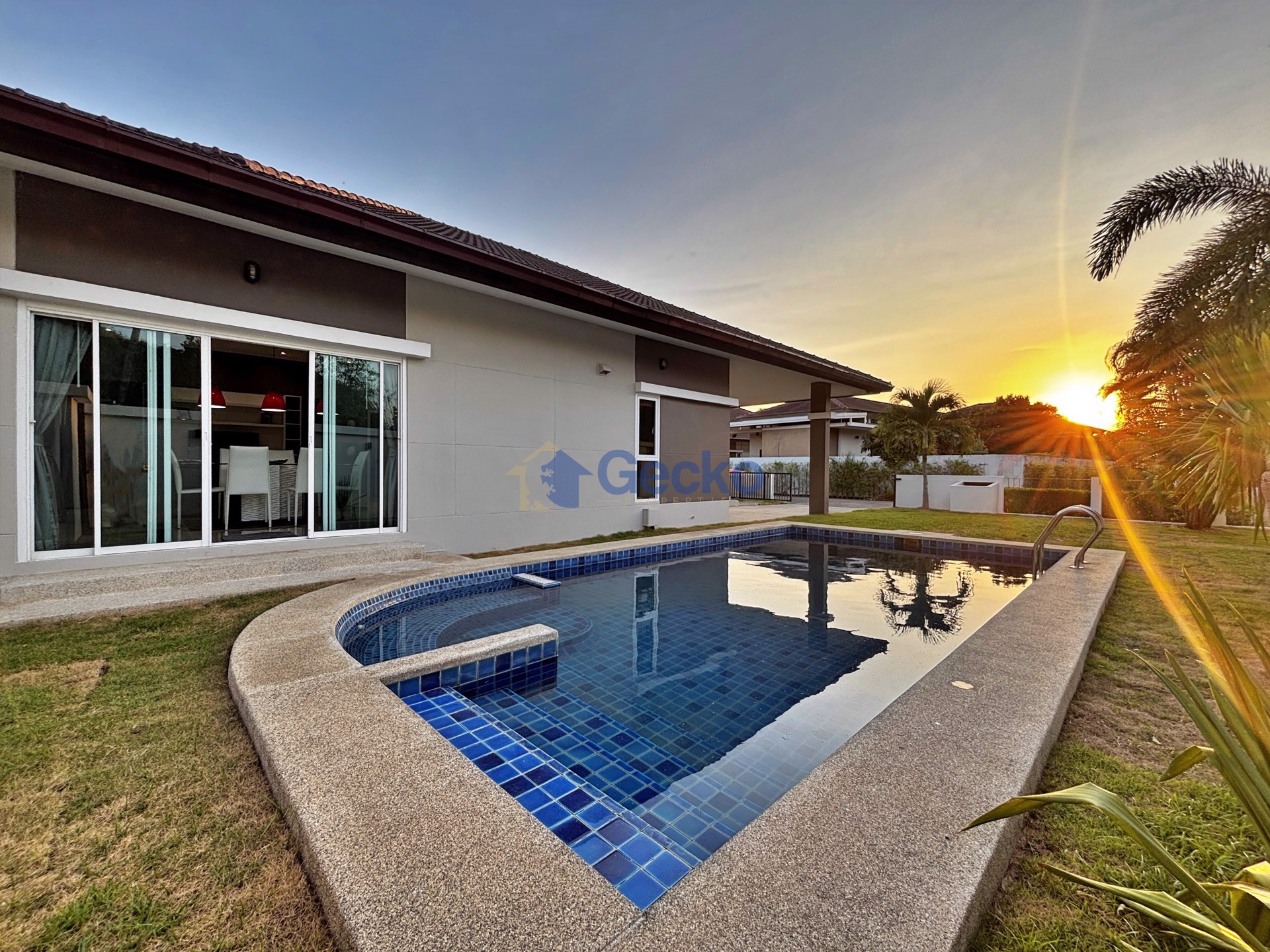 4 Bedrooms House in Panalee  Huay Yai H012973
