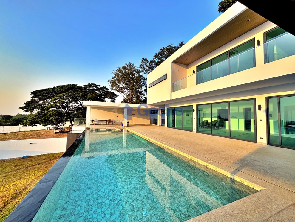 6 Bedrooms House in The View Estate Pattaya  East Pattaya H012979 (Photo 4)