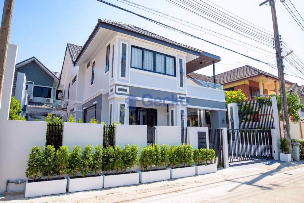 4 Bedrooms House in Central Park 2  Central Pattaya H009400 (Cover Photo)