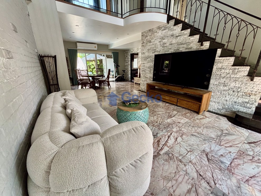 4 ห้องนอน บ้าน in Silk Road Place  พัทยาตะวันออก H012989 (Photo 2)