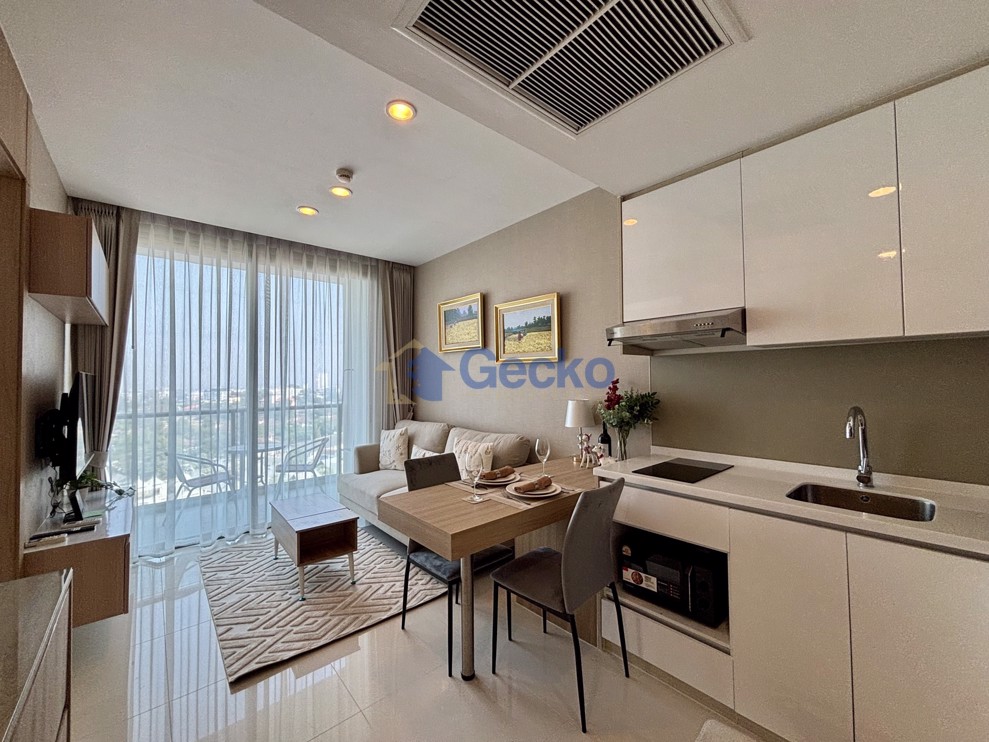 1 Bedroom Condo in The Riviera Wong Amat Beach Wongamat C012991 (Photo 1)