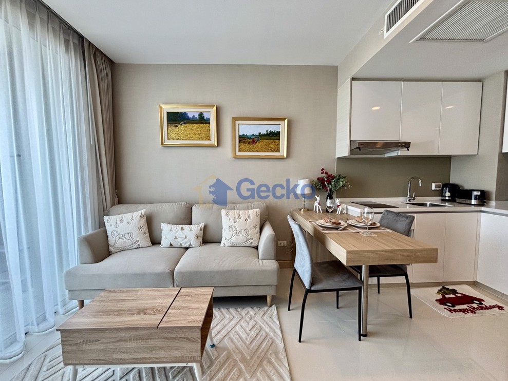 1 Bedroom Condo in The Riviera Wong Amat Beach Wongamat C012991 (Photo 4)