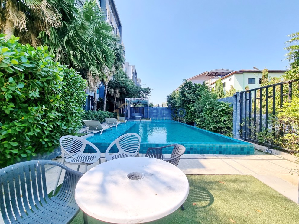 1 Bedroom Condo in Infiniti Condominium East Pattaya C012992 (Photo 1)
