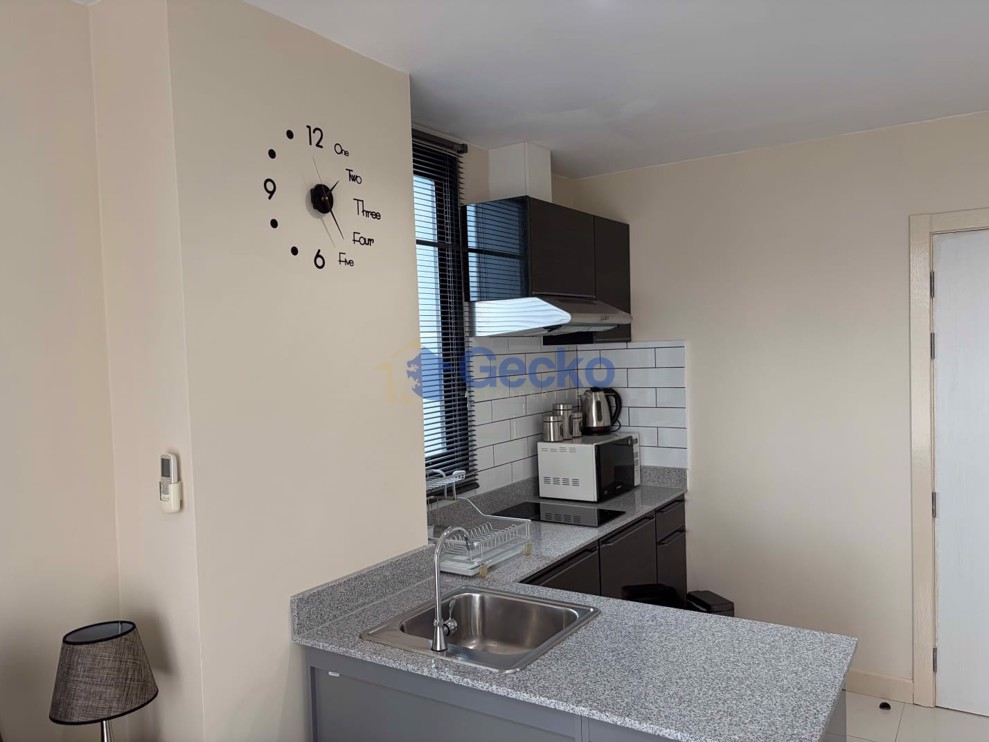 1 Bedroom Condo in Infiniti Condominium East Pattaya C012992 (Photo 3)