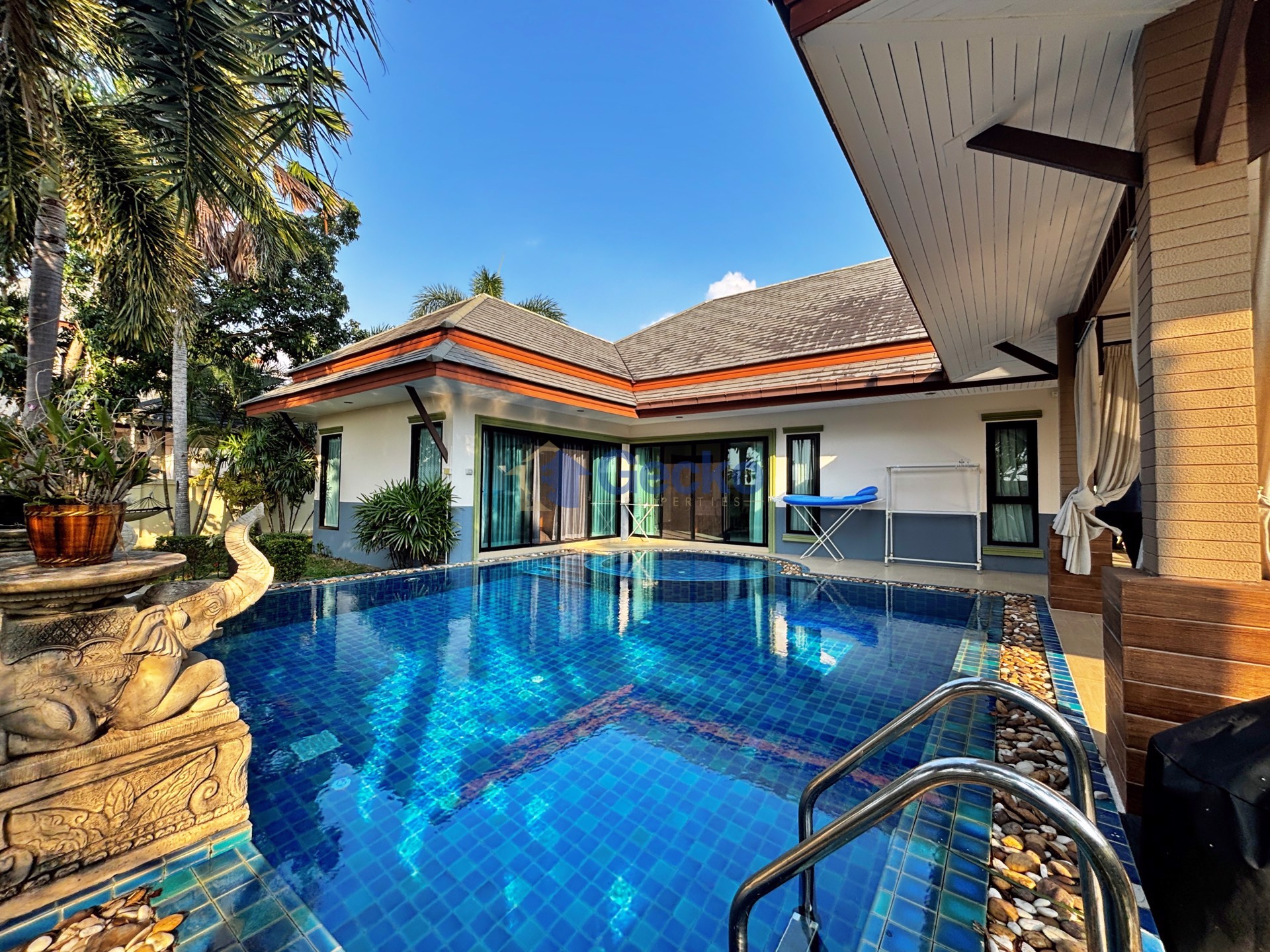 3 ห้องนอน บ้าน in บ้านดุสิตเลค  ห้วยใหญ่ H012994