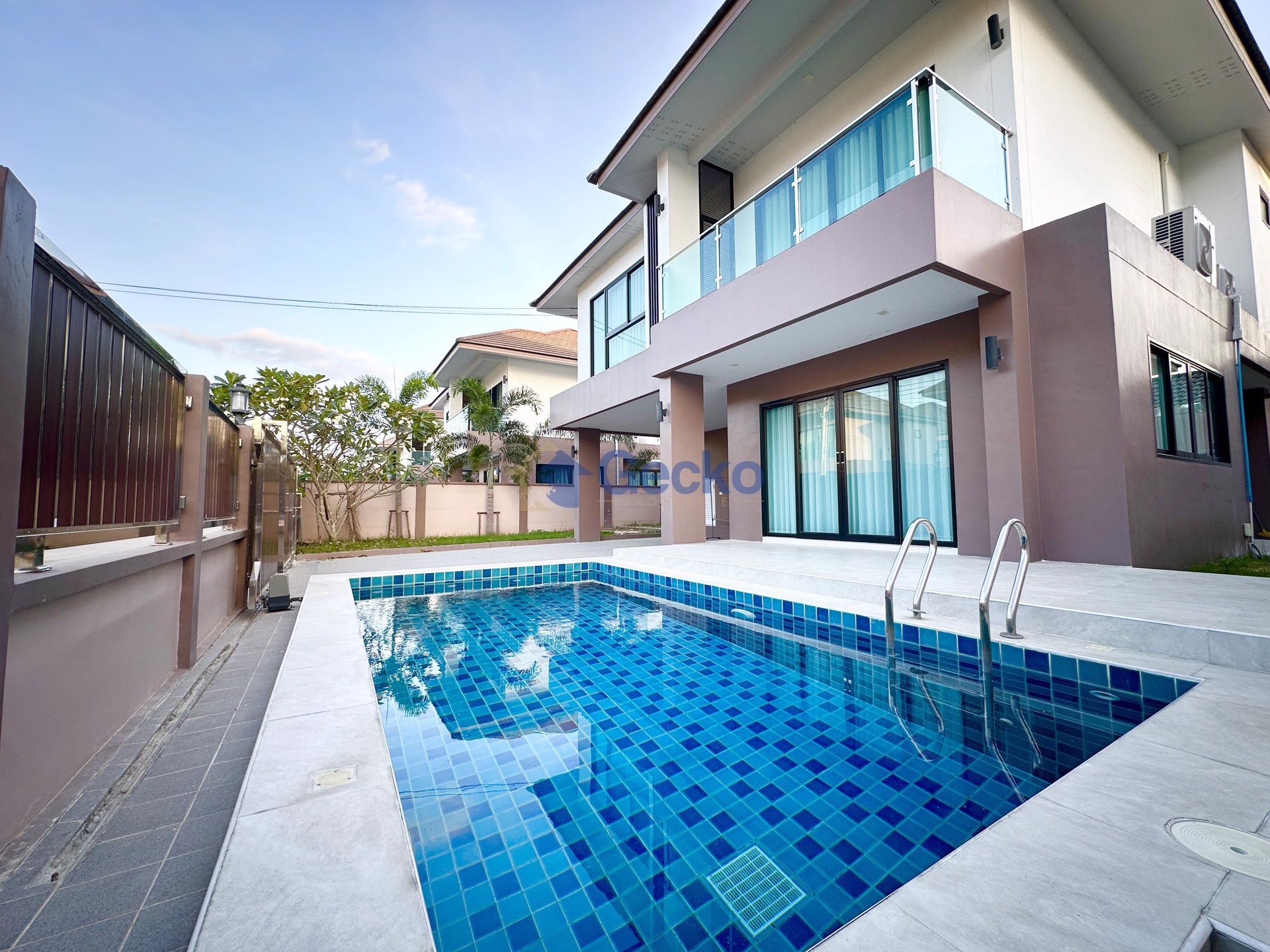 4 Bedrooms House in The Lake Huay Yai  Huay Yai H013003