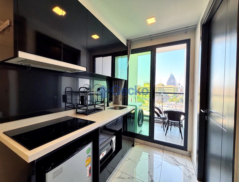 2 Bedrooms Condo in Arcadia Millennium Tower South Pattaya C013005 (Photo 2)