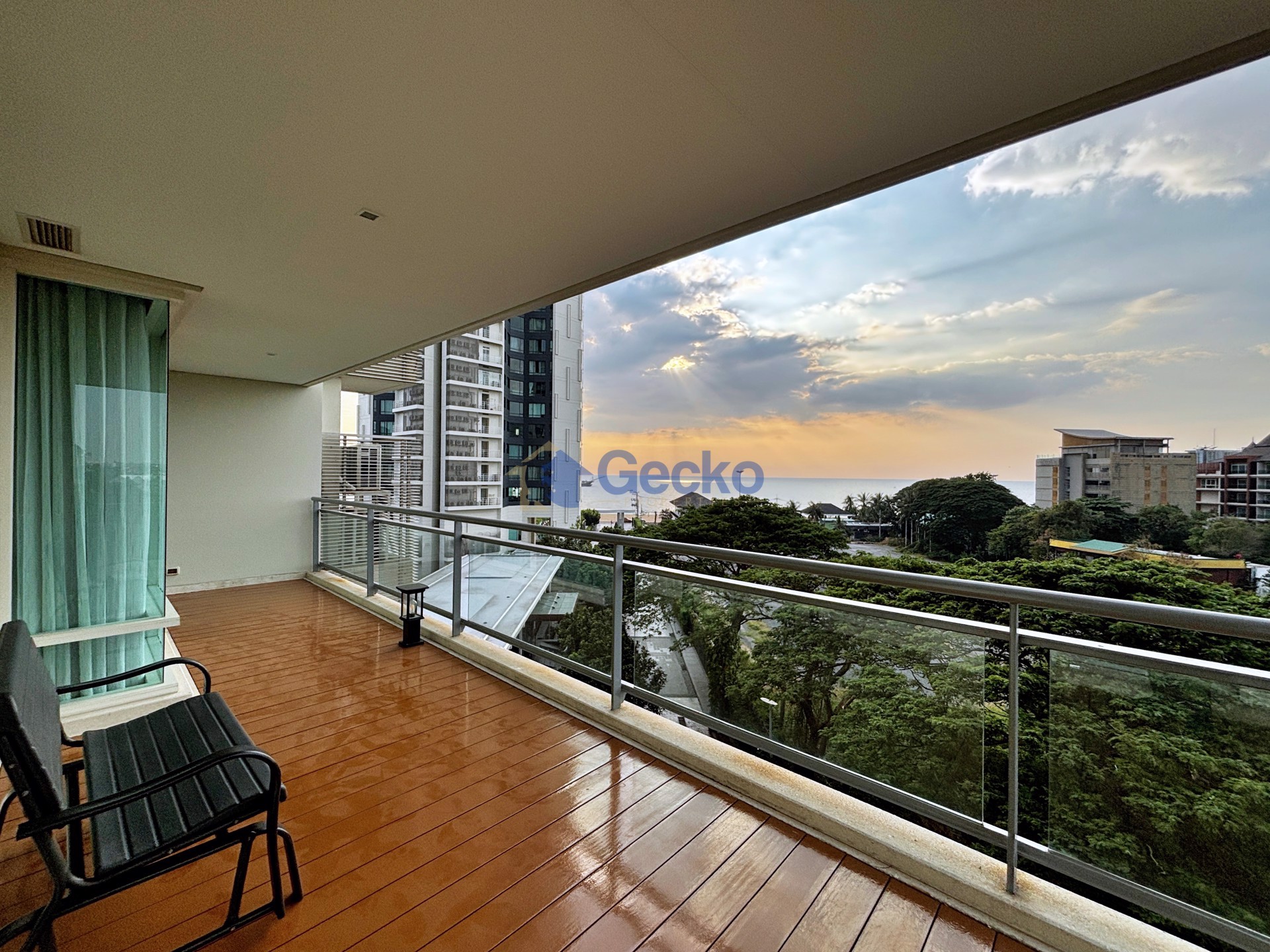 2 Bedrooms Condo in Reflection Jomtien C013007