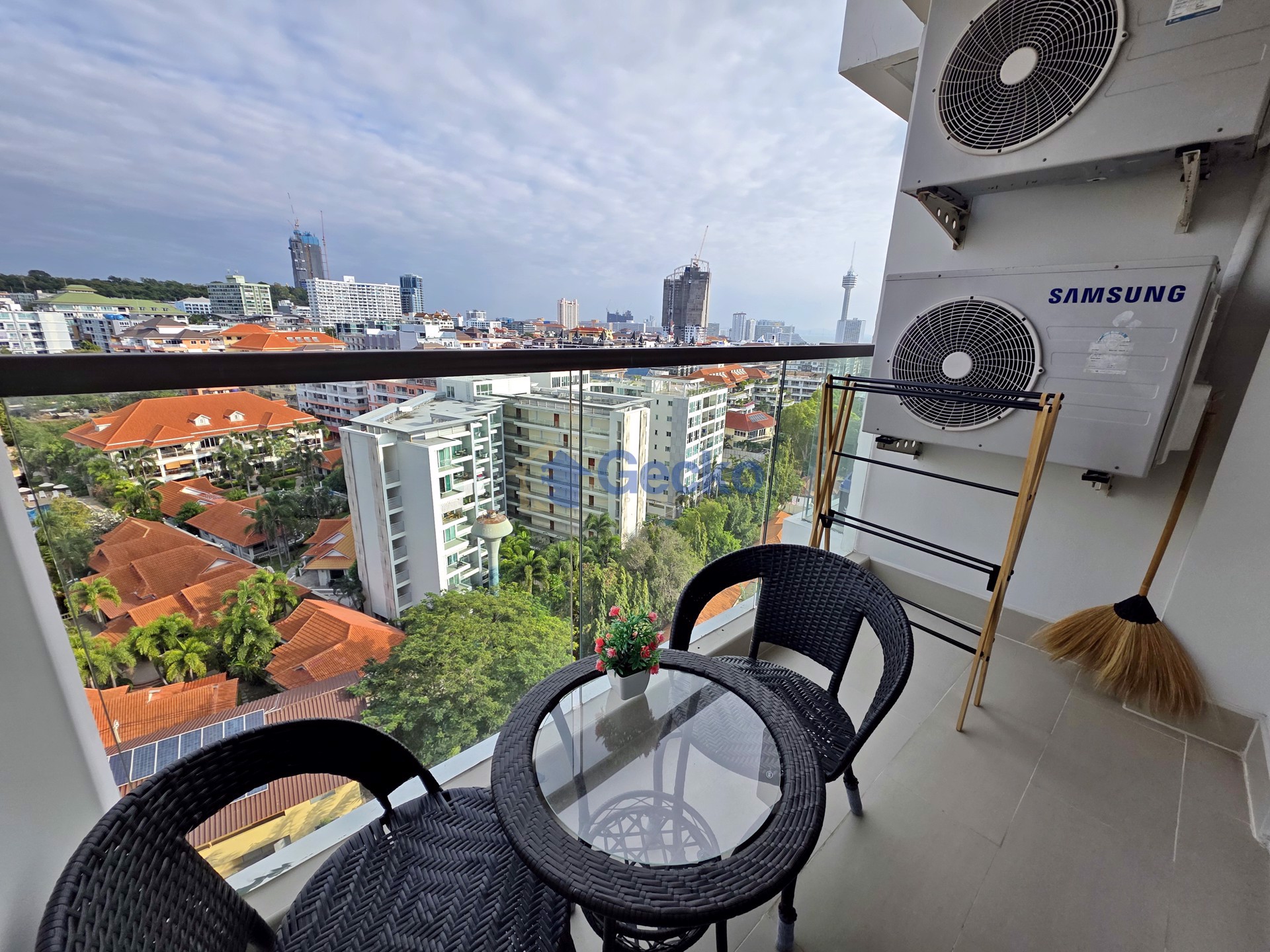 1 Bedroom Condo in The Peak Towers Pratumnak C013008