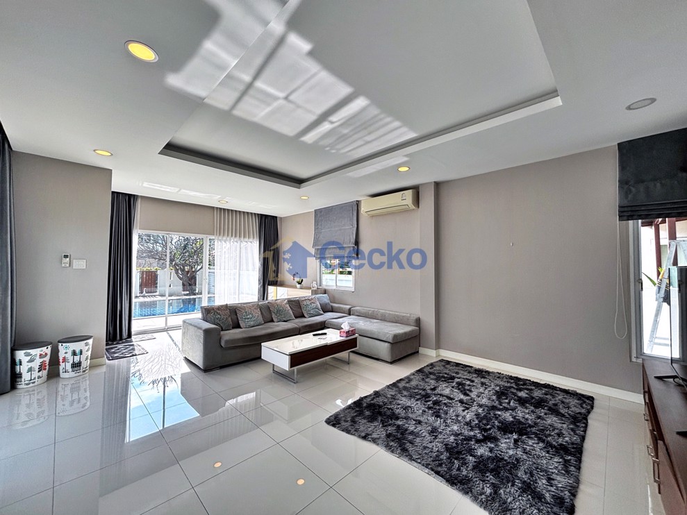 3 Bedrooms House in SP Village 5  East Pattaya H008593 (Photo 2)