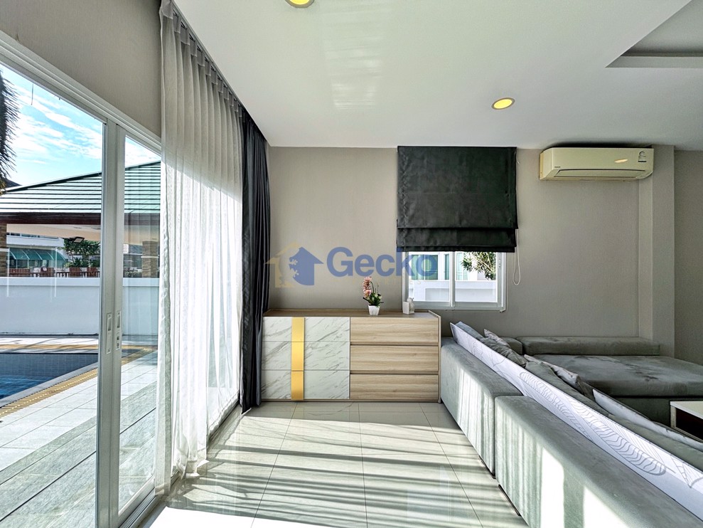 3 Bedrooms House in SP Village 5  East Pattaya H008593 (Photo 4)