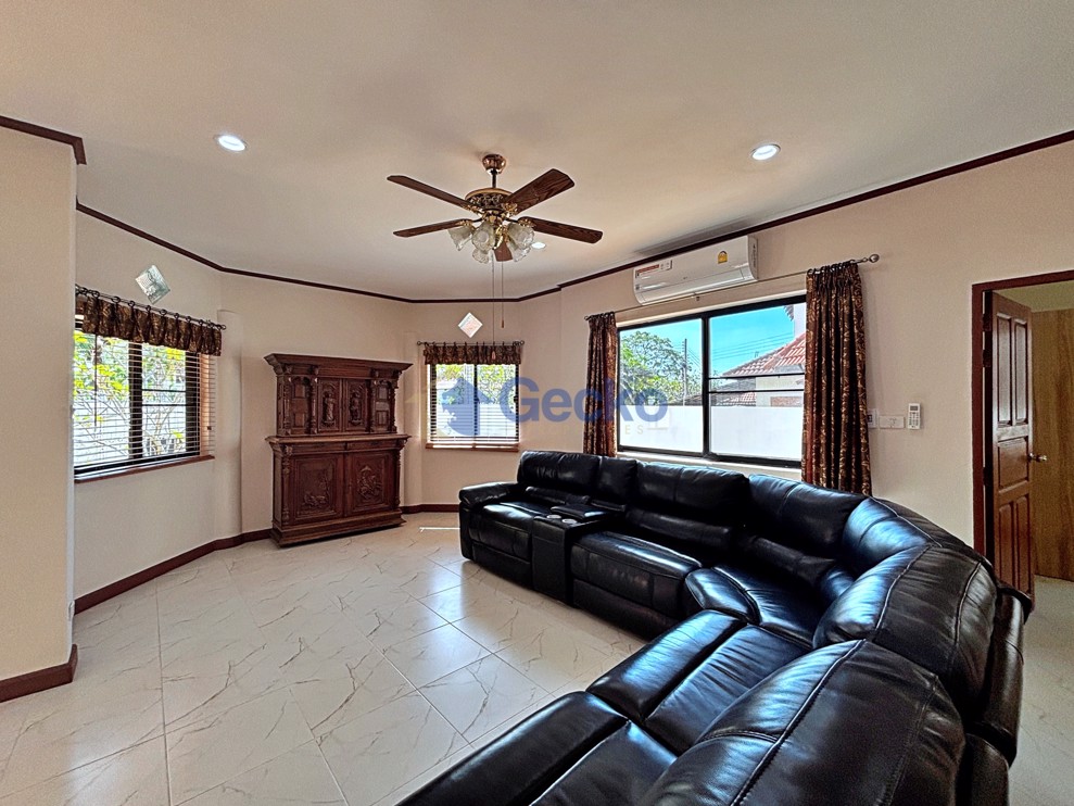 5 ห้องนอน บ้าน in Paradise Villa 1  พัทยาตะวันออก H013016 (Photo 2)