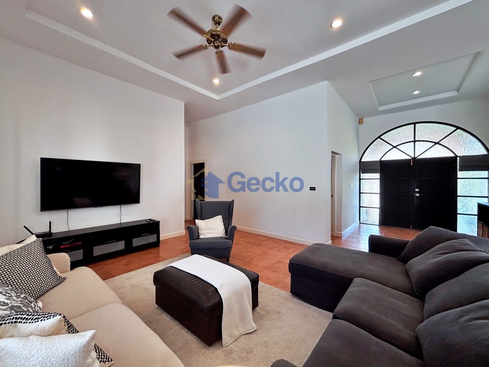 4 Bedrooms House in Laurel Park  East Pattaya H013034 (Photo 3)