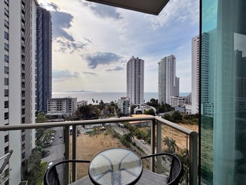 1 Bedroom Condo in The Riviera Wong Amat Beach Wongamat C013043
