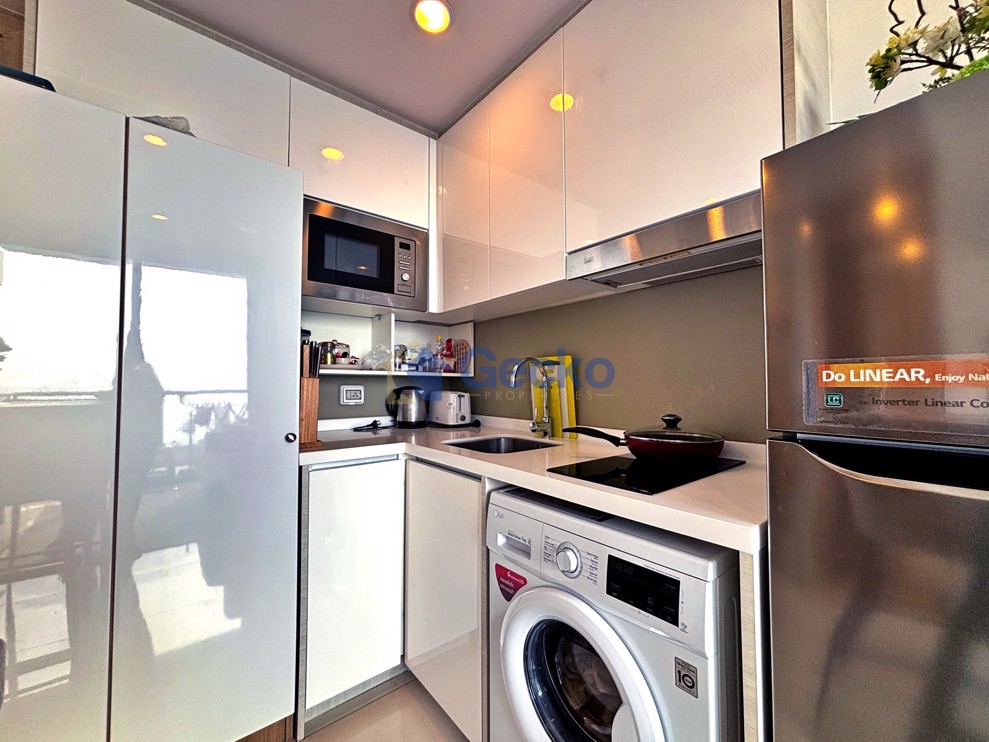 1 Bedroom Condo in The Riviera Wong Amat Beach Wongamat C013043 (Photo 4)