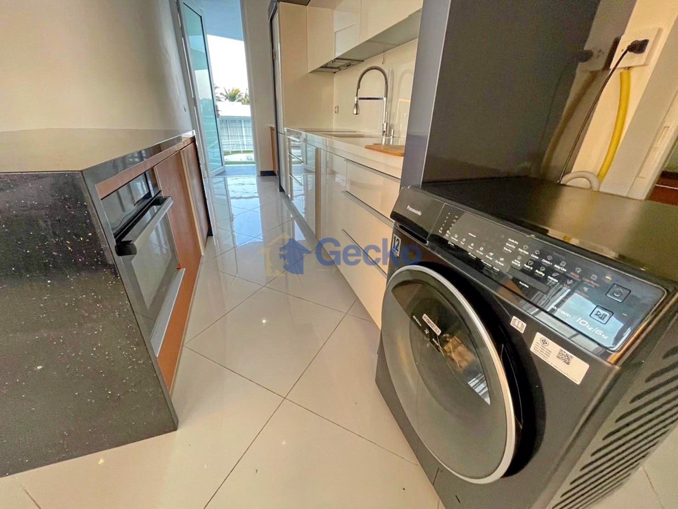 2 Bedrooms Condo in Pure Sunset Beach Na Jomtien C013045 (Photo 4)