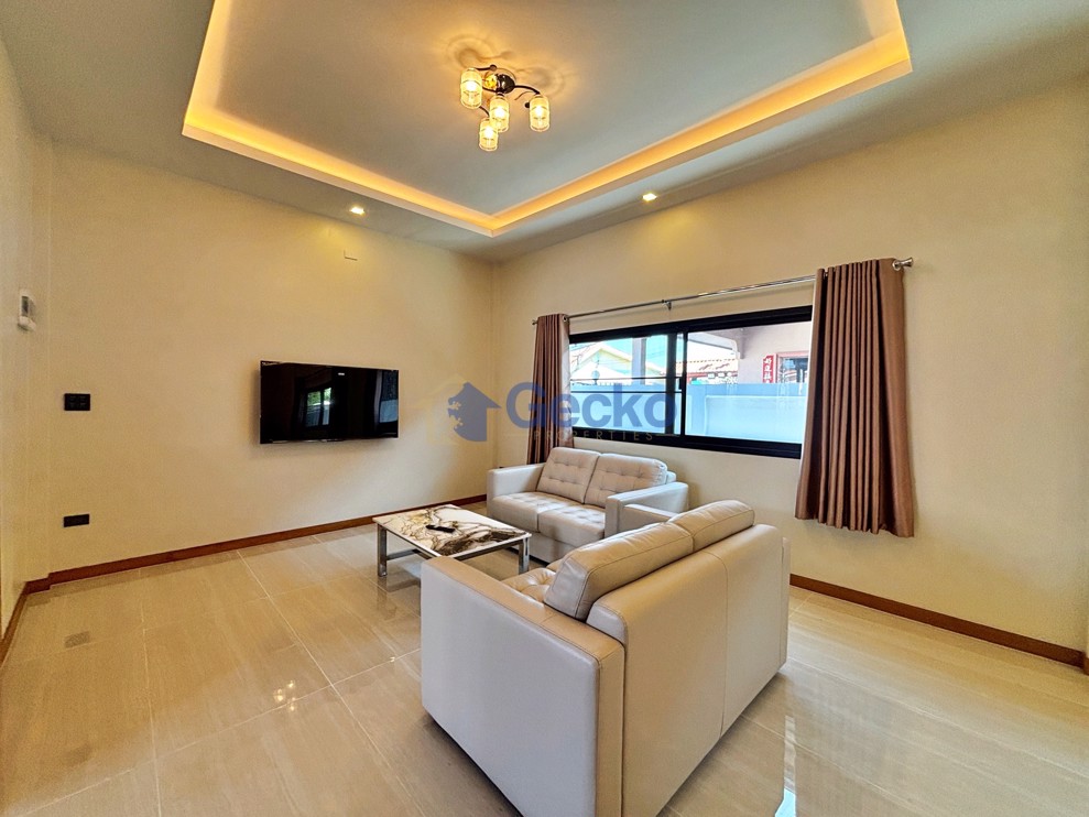 2 Bedrooms House  East Pattaya H013047 (Photo 3)