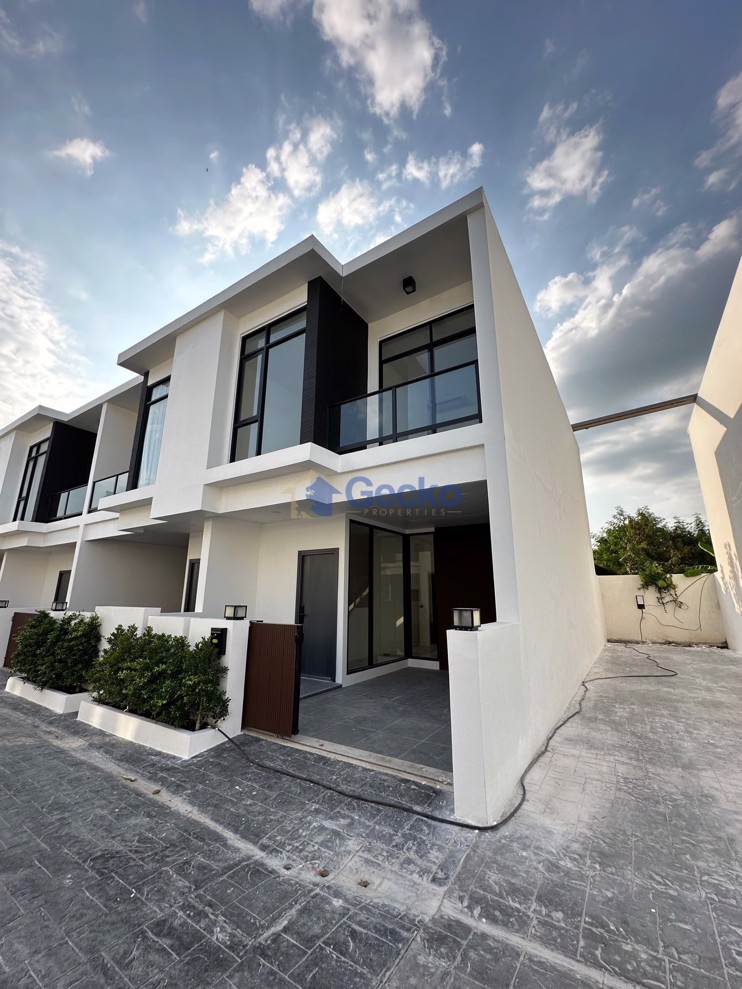 4 Bedrooms House in Villa La Richie  North Pattaya H013048 (Photo 1)