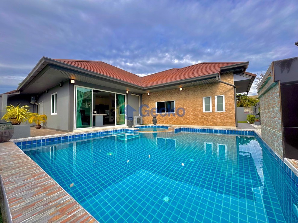 3 Bedrooms House in Piam Mongkhon Village   Huay Yai H013050 (Cover Photo)