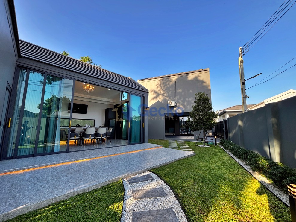 4 Bedrooms House in The Hamlet Pattaya  East Pattaya H012275 (Photo 3)