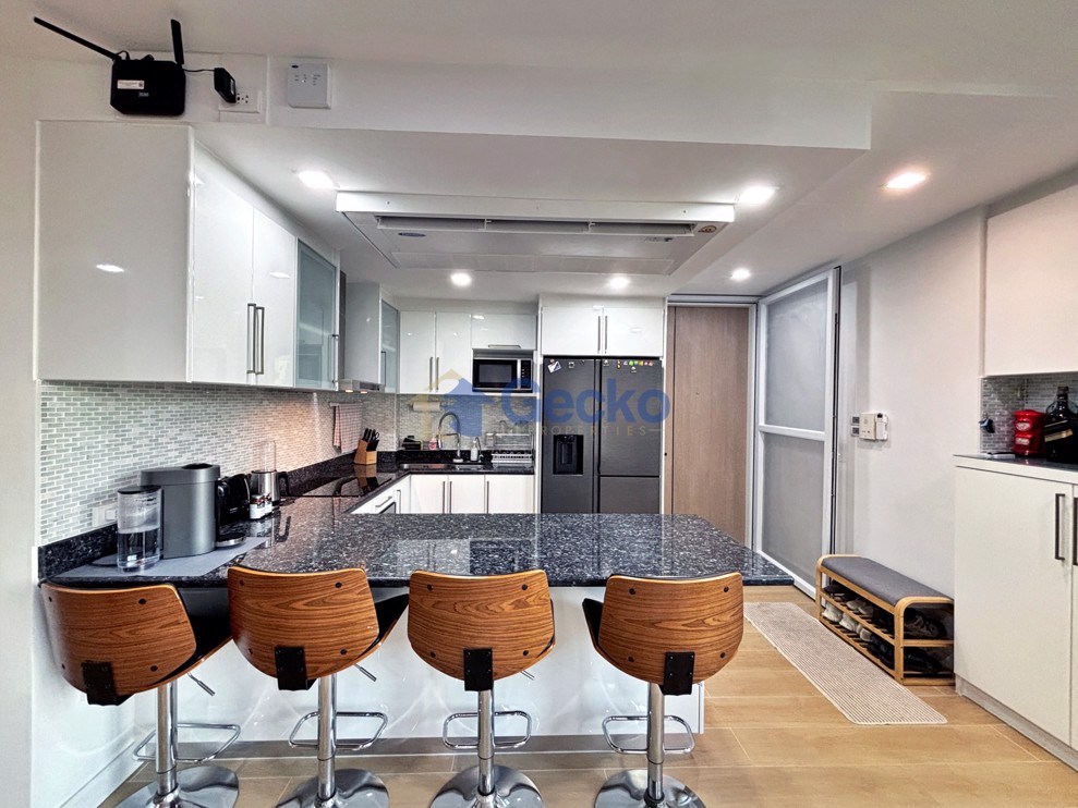 3 Bedrooms Condo in Apus Condominium Central Pattaya C012696 (Photo 4)