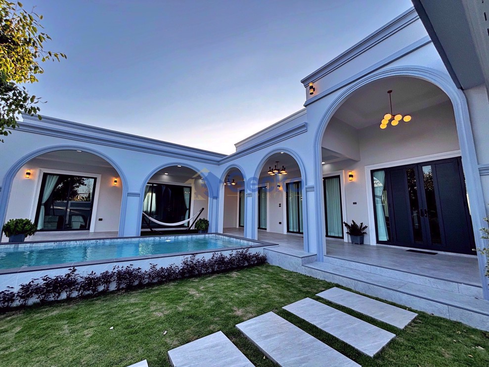 4 Bedrooms House  East Pattaya H013054 (Photo 1)