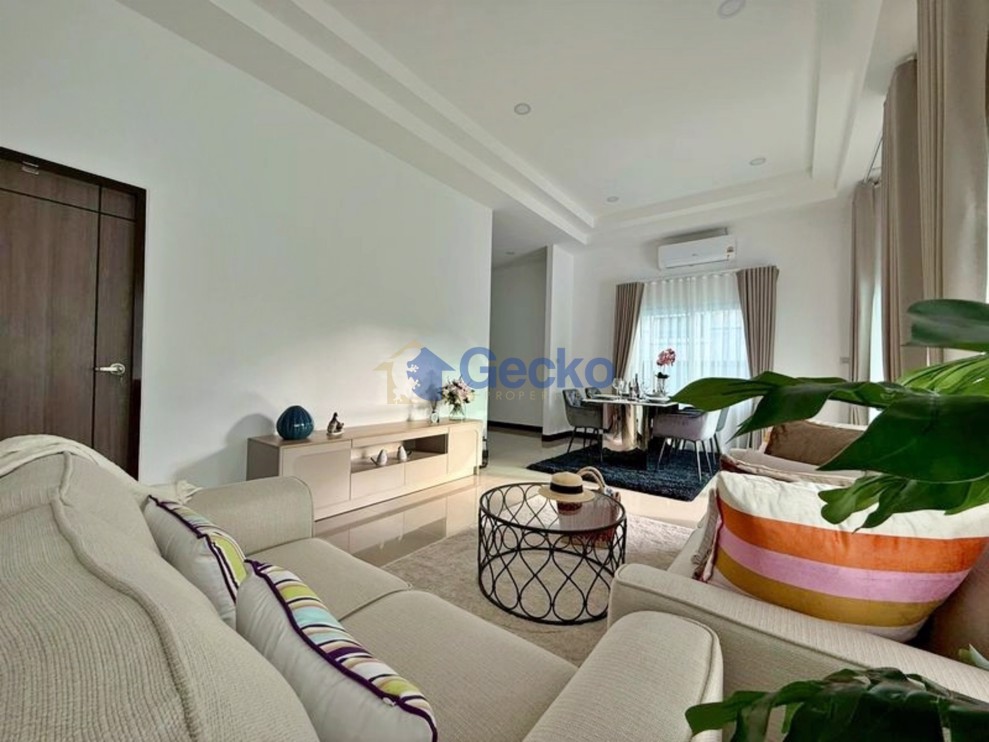 3 Bedrooms House in Ponthep 5  East Pattaya H013055 (Photo 4)