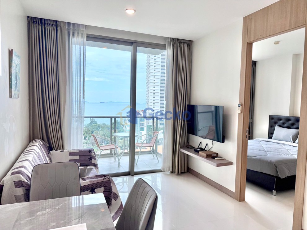 1 Bedroom Condo in The Riviera Wong Amat Beach Wongamat C013059 (Photo 2)