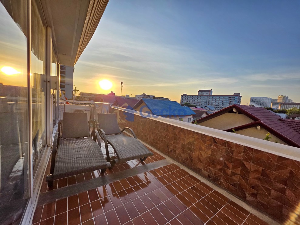 2 Bedrooms Condo in Panchalae Jomtien C013067 (Photo 1)