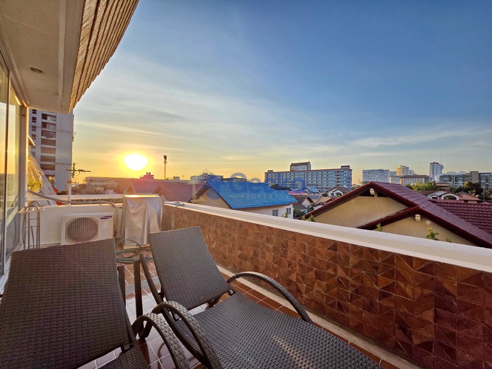 2 Bedrooms Condo in Panchalae Jomtien C013067 (Photo 4)