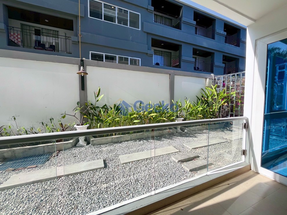 3 Bedrooms Condo in Grand Avenue Central Pattaya C013071 (Photo 1)