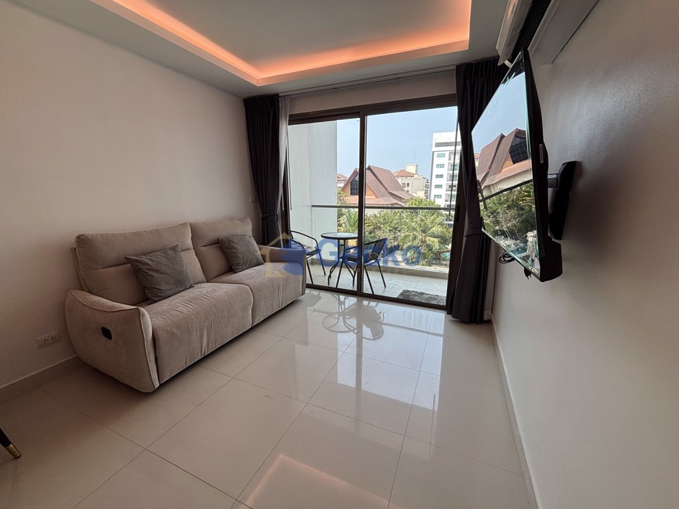 1 Bedroom Condo in Club Royal Wongamat C013076 (Photo 3)