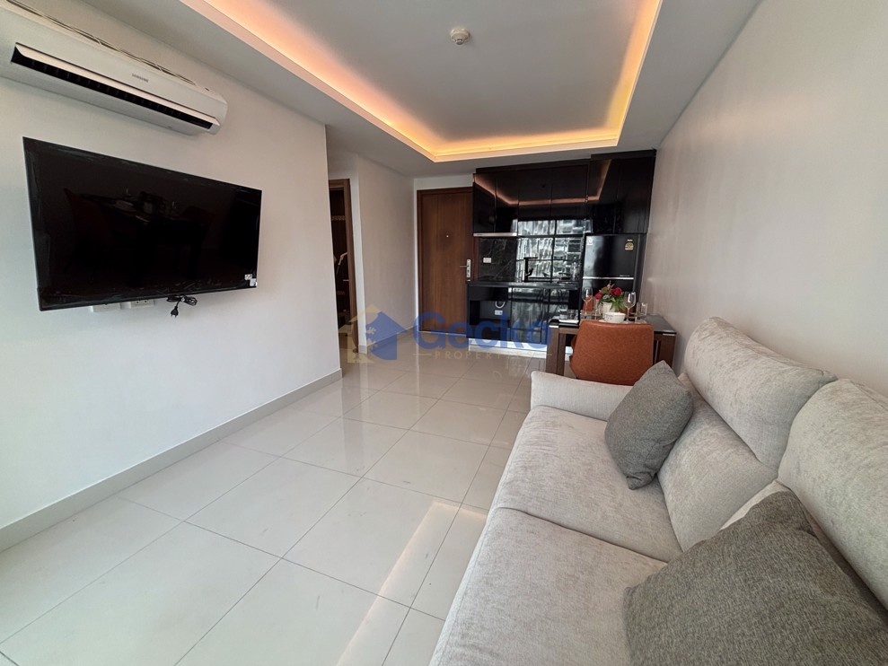 1 Bedroom Condo in Club Royal Wongamat C013076 (Photo 2)