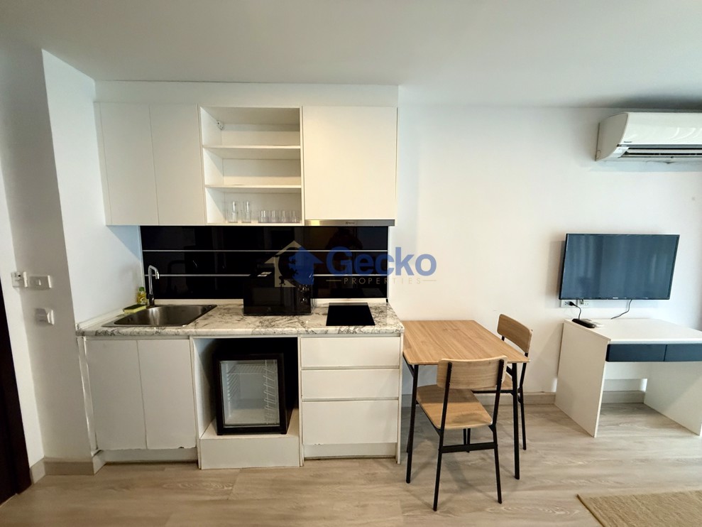 Studio Condo in The Rizin Hotel & Residences South Pattaya C013086 (Photo 4)